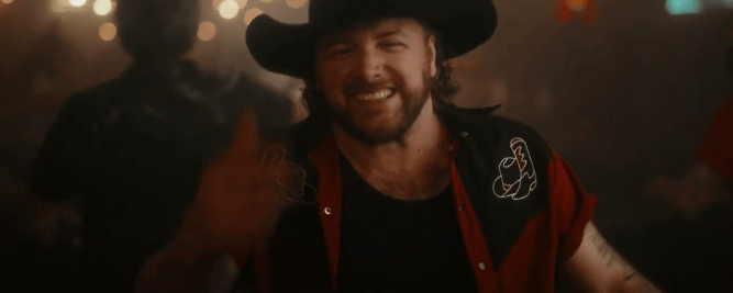 Matt Lang pr&eacute;sente le vid&eacute;oclip de la chanson Break the Bronco